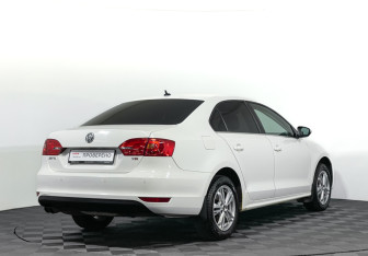 Подержанный автомобиль Volkswagen Jetta Sedan 2013 года (5 фото)