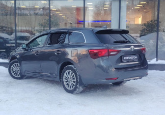 Подержанный автомобиль Toyota Avensis Wagon 2018 года (6 фото)