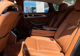 Подержанный автомобиль Hongqi H9 2023 года (10 фото)