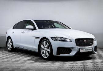 Подержанный автомобиль Jaguar XF Sedan 2019 года (3 фото)