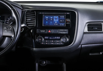 Подержанный автомобиль Mitsubishi Outlander 2015 года (14 фото)