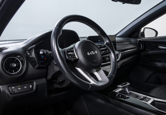 Подержанный автомобиль Kia K3 Sedan 2024 года (9 фото)