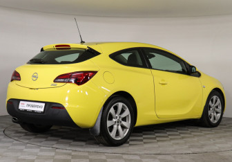 Подержанный автомобиль Opel Astra Hatchback 2014 года (5 фото)