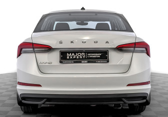 Подержанный автомобиль Skoda Rapid Liftback 2021 года (6 фото)