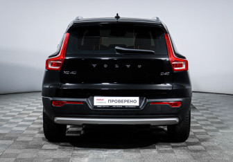 Подержанный автомобиль Volvo XC40 2018 года (6 фото)