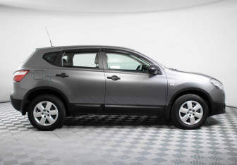 Подержанный автомобиль Nissan Qashqai 2012 года (4 фото)