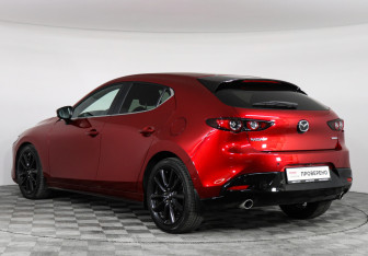 Подержанный автомобиль Mazda 3 Hatchback 2019 года (7 фото)