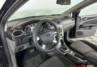 Подержанный автомобиль Ford Focus Sedan 2011 года (17 фото)