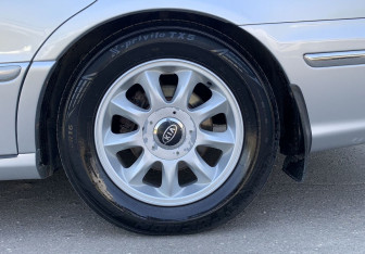 Подержанный автомобиль Kia Opirus 2003 года (9 фото)