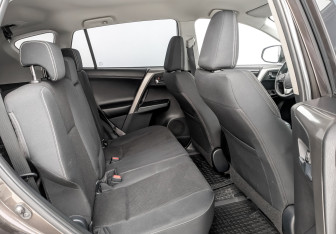 Подержанный автомобиль Toyota RAV4 2018 года (12 фото)