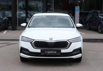 Подержанный автомобиль Skoda Octavia Liftback 2021 года (2 фото)