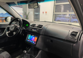 Подержанный автомобиль Skoda Fabia Hatchback 2012 года (10 фото)