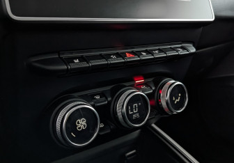 Подержанный автомобиль Renault Arkana 2021 года (21 фото)