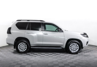 Подержанный автомобиль Toyota Land Cruiser Prado 2020 года (4 фото)