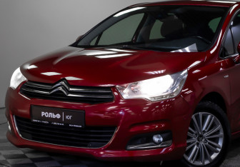 Подержанный автомобиль Citroen C4 Hatchback 2012 года (23 фото)