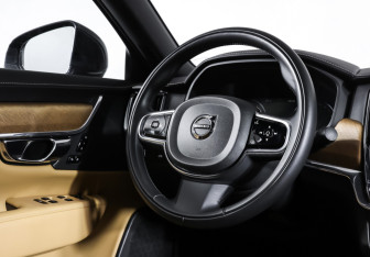 Подержанный автомобиль Volvo S90 2018 года (13 фото)