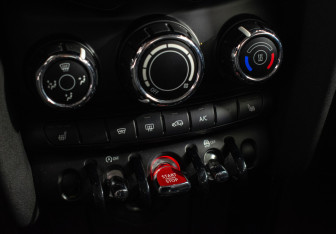 Подержанный автомобиль MINI Hatch 2018 года (17 фото)