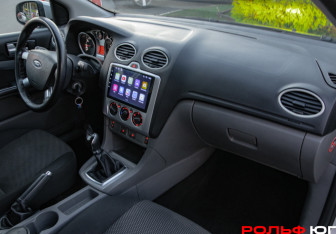Подержанный автомобиль Ford Focus Hatchback 2010 года (7 фото)