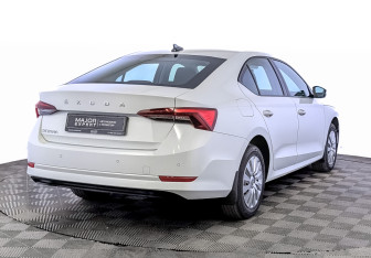 Подержанный автомобиль Skoda Octavia Liftback 2021 года (5 фото)