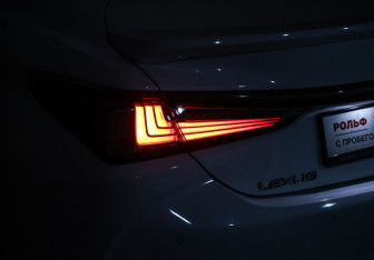 Подержанный автомобиль Lexus ES 2019 года (42 фото)
