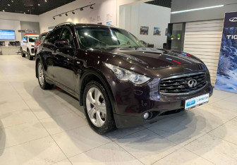 Подержанный автомобиль Infiniti FX 2011 года (3 фото)