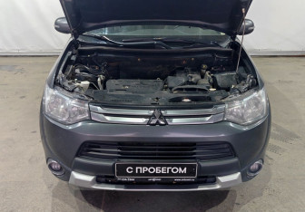 Подержанный автомобиль Mitsubishi Outlander 2014 года (19 фото)