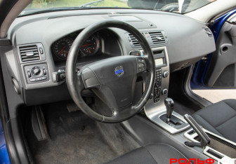 Подержанный автомобиль Volvo V50 2008 года (16 фото)