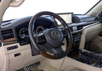 Подержанный автомобиль Lexus LX 2020 года (15 фото)