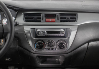 Подержанный автомобиль Mitsubishi Lancer Sedan 2007 года (14 фото)