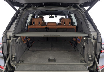 Подержанный автомобиль BMW X7 2024 года (10 фото)