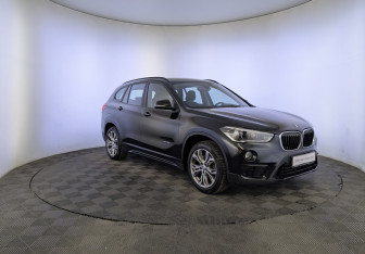 Подержанный автомобиль BMW X1 2017 года (3 фото)