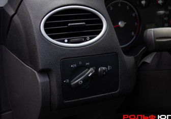 Подержанный автомобиль Ford Focus Wagon 2006 года (16 фото)