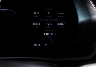 Подержанный автомобиль Tesla Model X 2020 года (11 фото)