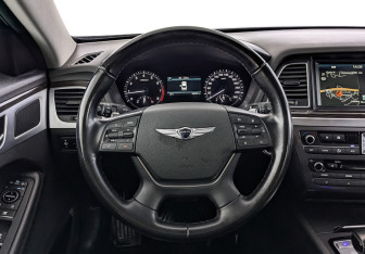 Подержанный автомобиль Genesis G70 2018 года (22 фото)