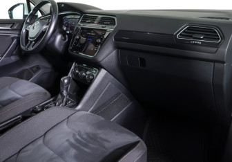 Подержанный автомобиль Volkswagen Tiguan 2018 года (10 фото)