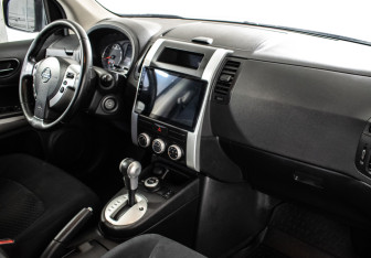 Подержанный автомобиль Nissan X-Trail 2014 года (9 фото)