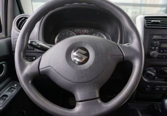 Подержанный автомобиль Suzuki Jimny 2008 года (12 фото)