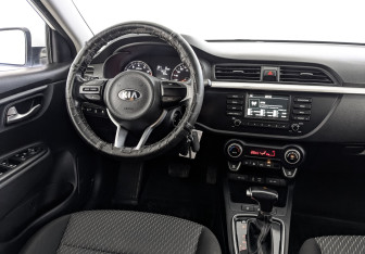 Подержанный автомобиль Kia Rio Hatchback 2019 года (26 фото)