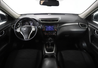 Подержанный автомобиль Nissan X-Trail 2018 года (12 фото)