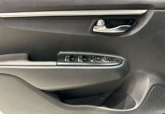 Подержанный автомобиль Kia Rio Sedan 2020 года (11 фото)