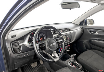 Подержанный автомобиль Kia Rio Hatchback 2021 года (16 фото)