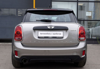 Подержанный автомобиль MINI Countryman 2017 года (6 фото)