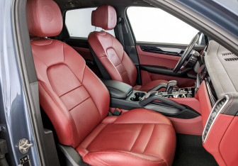 Подержанный автомобиль Porsche Cayenne 2018 года (24 фото)