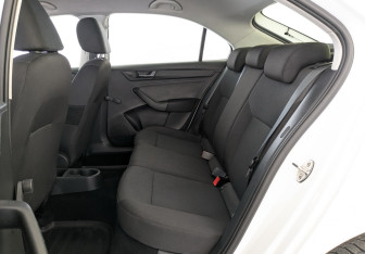Подержанный автомобиль Skoda Rapid Liftback 2019 года (10 фото)