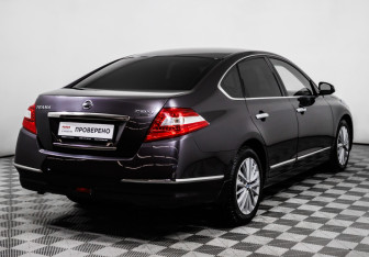 Подержанный автомобиль Nissan Teana 2010 года (5 фото)