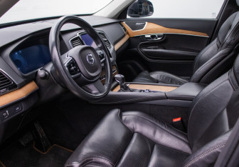 Подержанный автомобиль Volvo XC90 2016 года (10 фото)