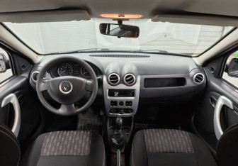 Подержанный автомобиль Renault Logan Sedan 2013 года (12 фото)