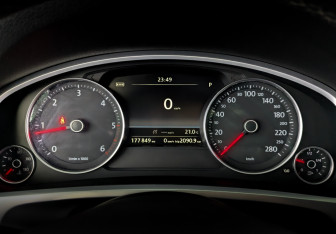 Подержанный автомобиль Volkswagen Touareg 2011 года (13 фото)