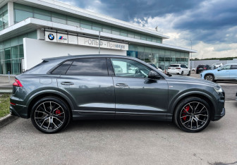 Подержанный автомобиль Audi Q8 2023 года (4 фото)