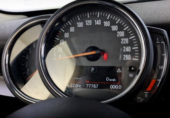 Подержанный автомобиль MINI Hatch 2018 года (13 фото)